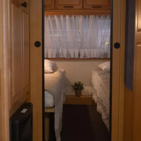 Campsite каравана Lotus- къмпинг гардения