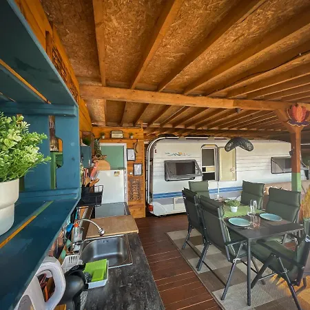 Campsite каравана Lotus- къмпинг гардения Lozenets