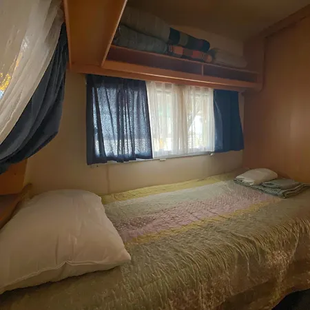 Campsite каравана Lotus- къмпинг гардения Lozenets
